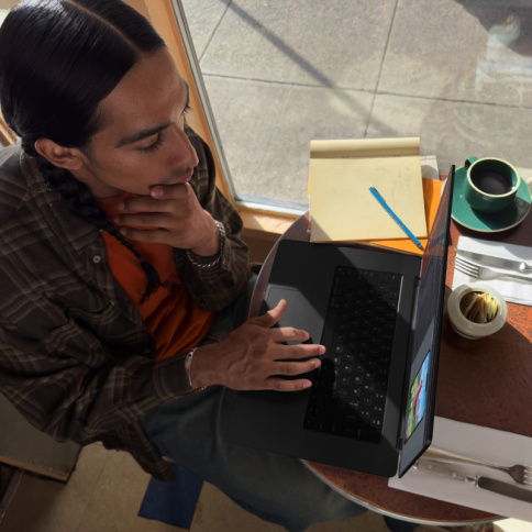 Apple MacBook Pro 14" (M3 Pro 11C CPU, 14C GPU, 2023) 18 ГБ, 512 ГБ SSD, «чёрный космос» фото 6